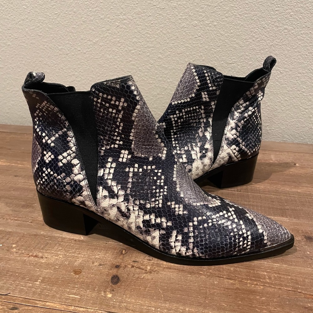 Marc Fisher LTD Yale Chelsea Pointy Toe Boots- Size 7.5